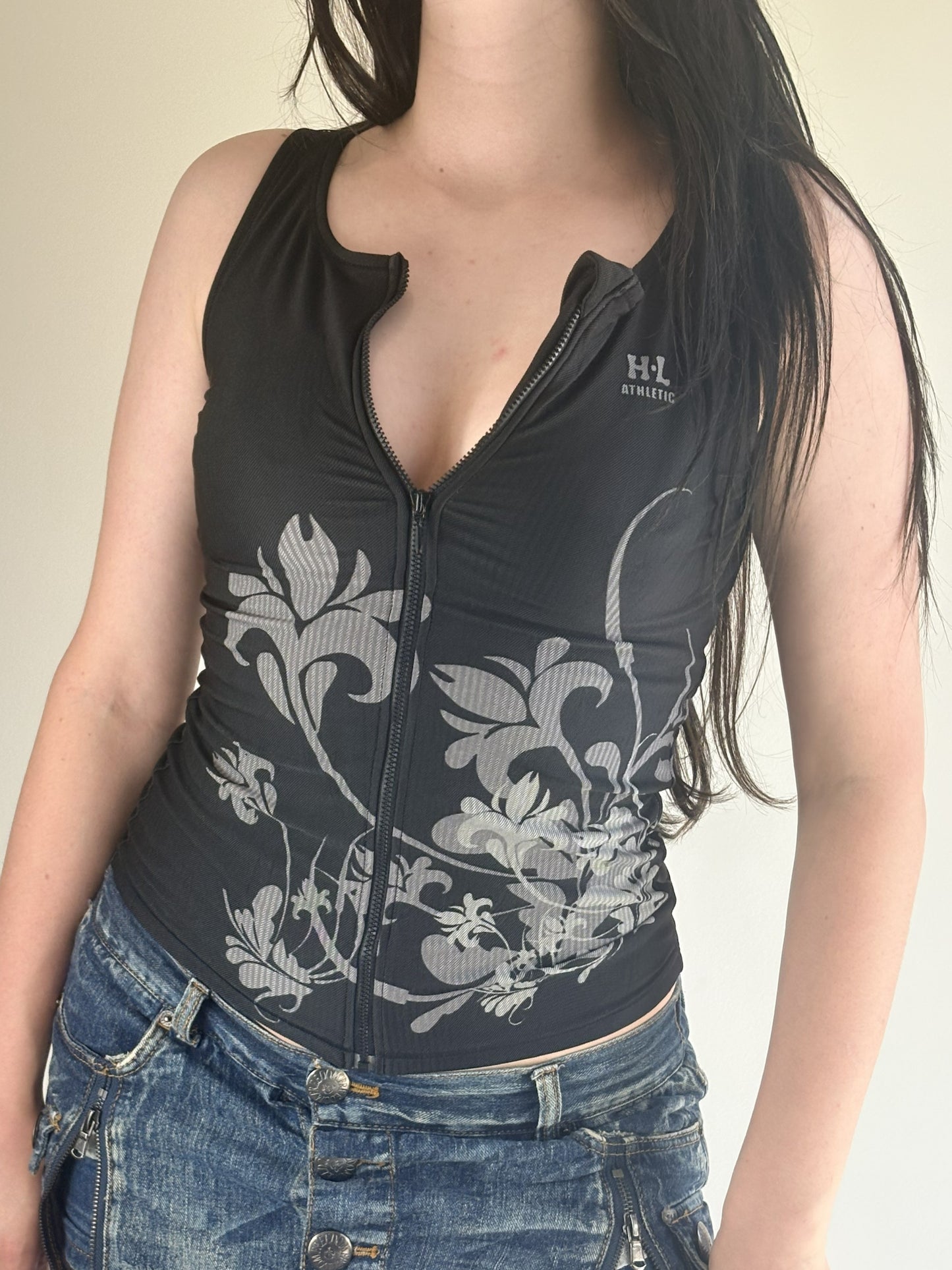 Black Sleeveless Y2k Zip Sport Top